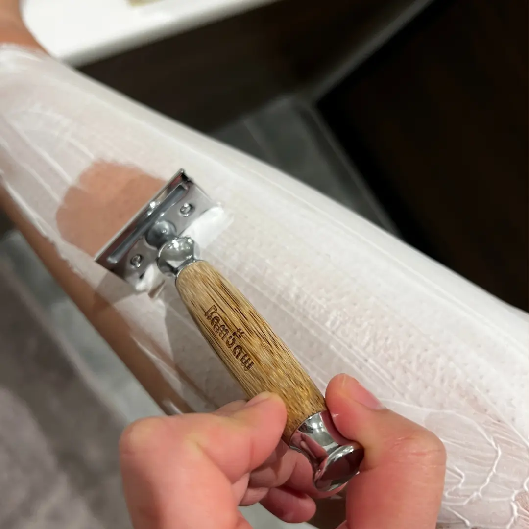 shaving legs with bambaw safety razor