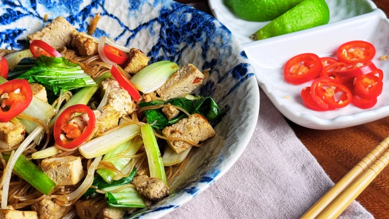 Vegan stir-fry thin rice noodles