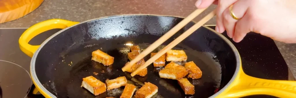 Le Creuset Skillet Review – cooking tofu in the cast-iron pan after 3 years of use.