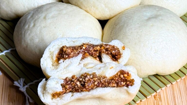 Vegan peanut steamed buns (pau kacang tanah)
